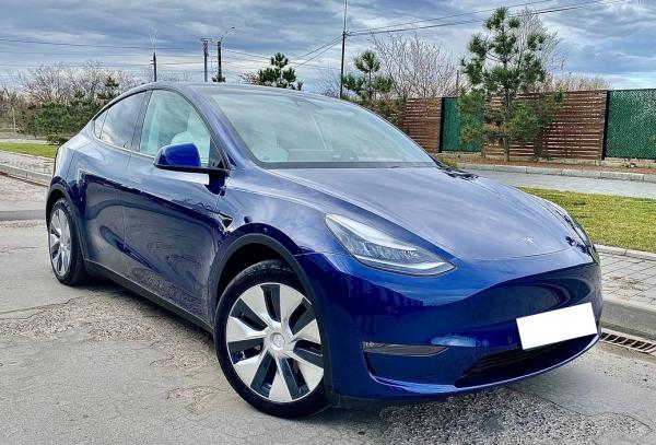 Tesla Y
